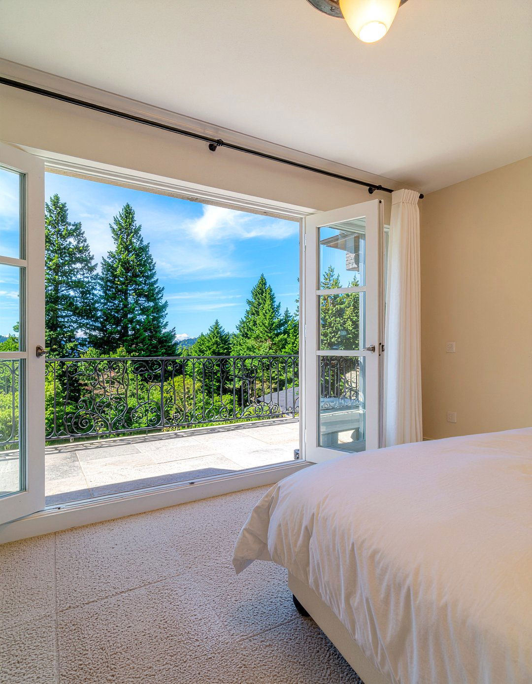 French Doors Bedroom Balcony - 30 bedroom with balcony ideas