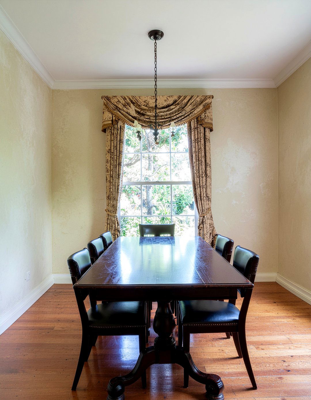 French Quarter style dining - 30 New Orleans dining room ideas