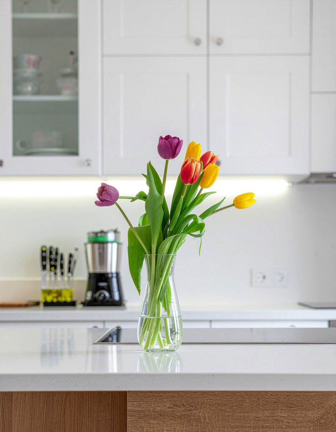 Fresh Flowers - 30 kitchen countertop decor ideas