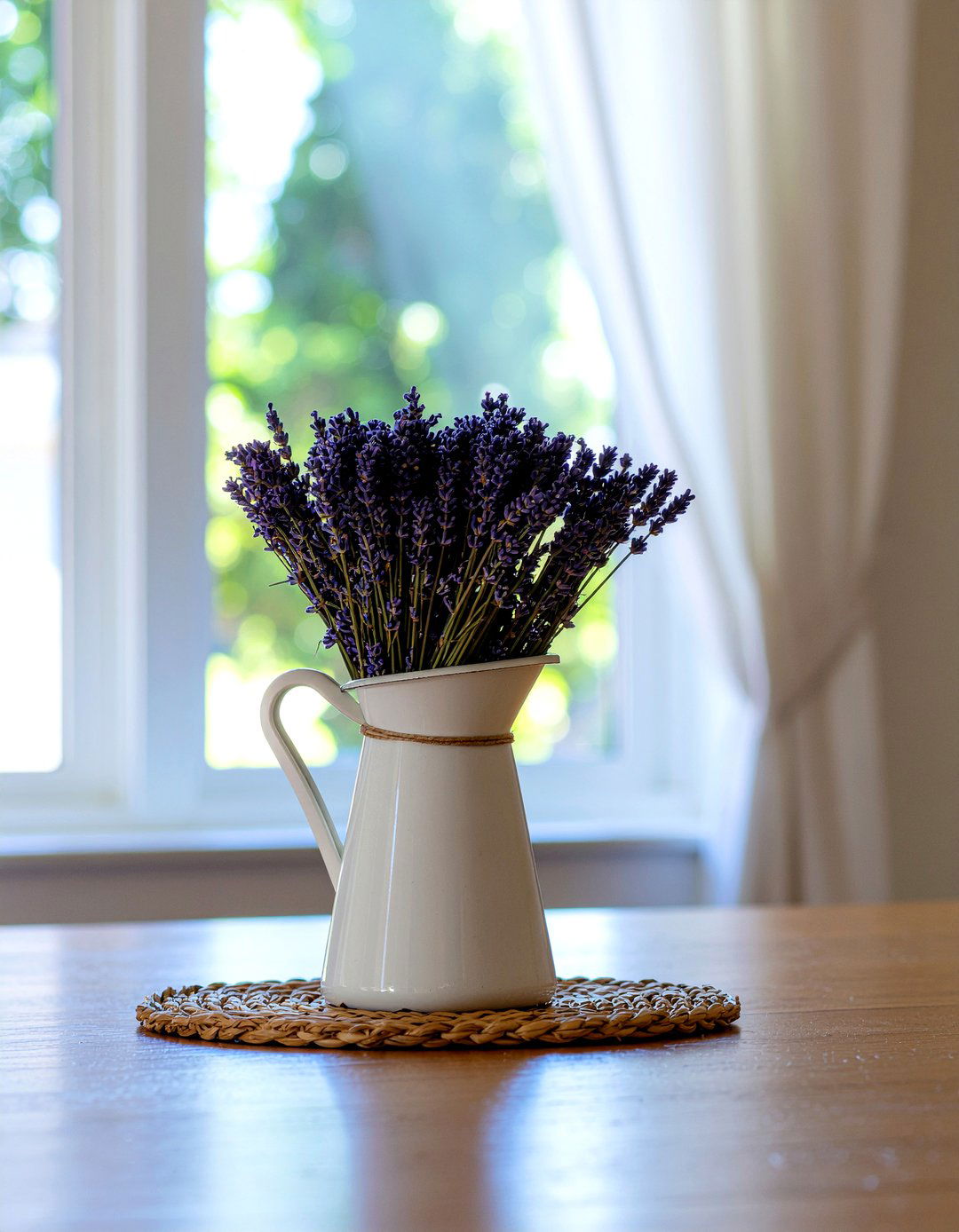 Fresh Lavender Centerpiece - 30 French country dining room ideas
