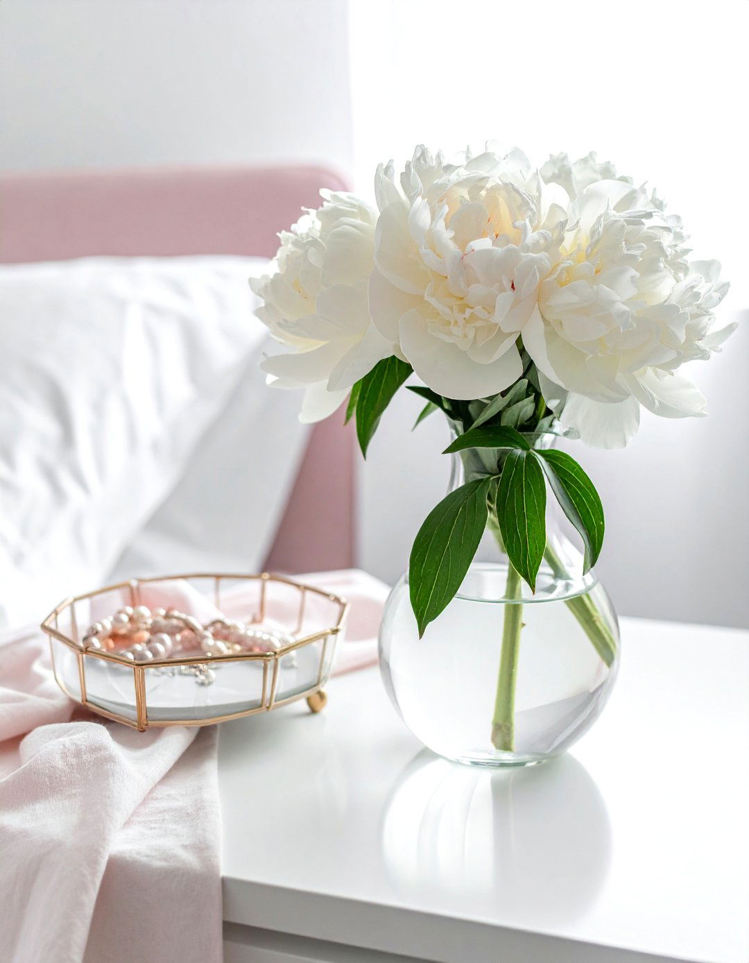 Fresh flowers for bedside table - 30 nightstand styling ideas