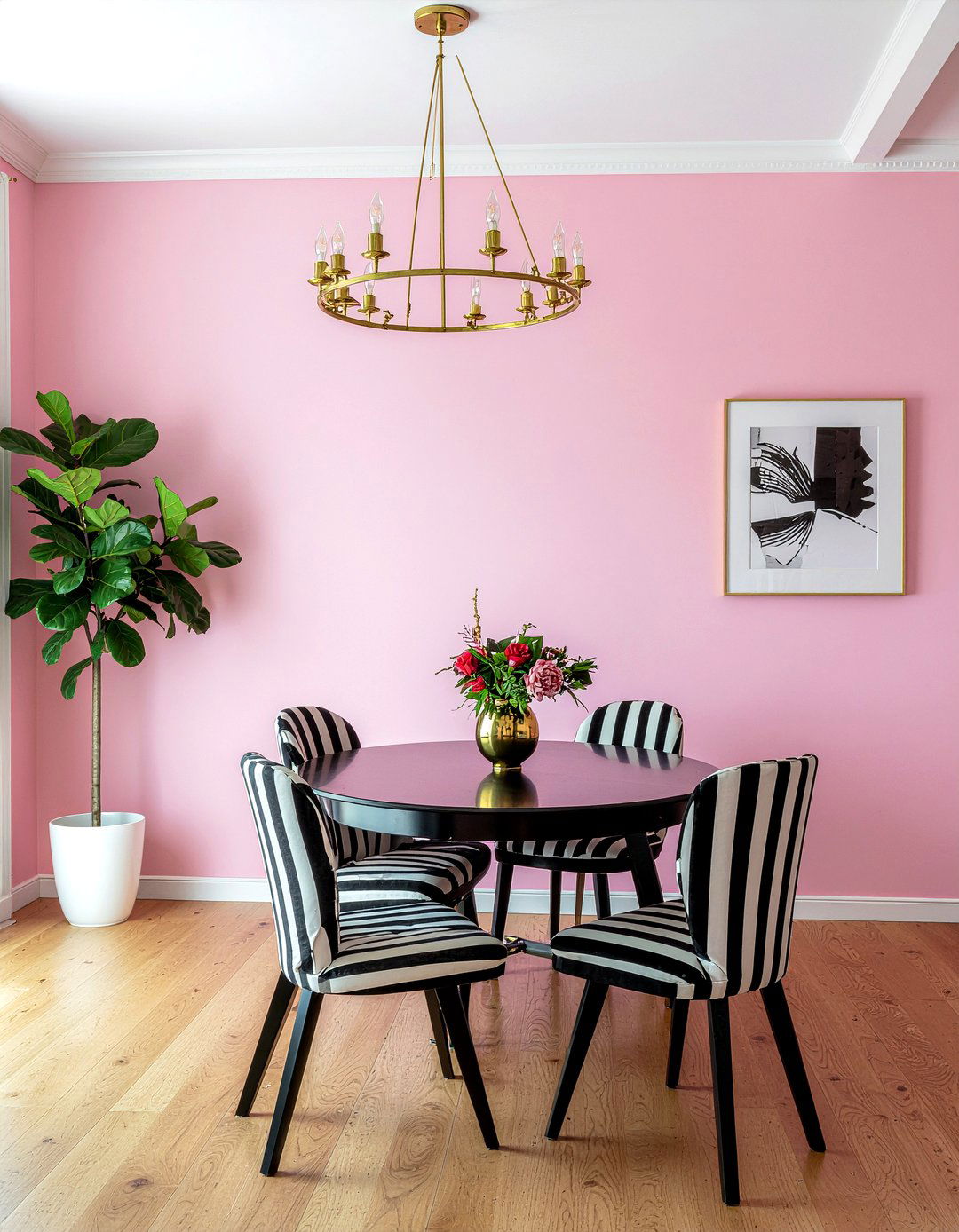 Fuchsia Accent Wall - 30 Hollywood regency dining room ideas