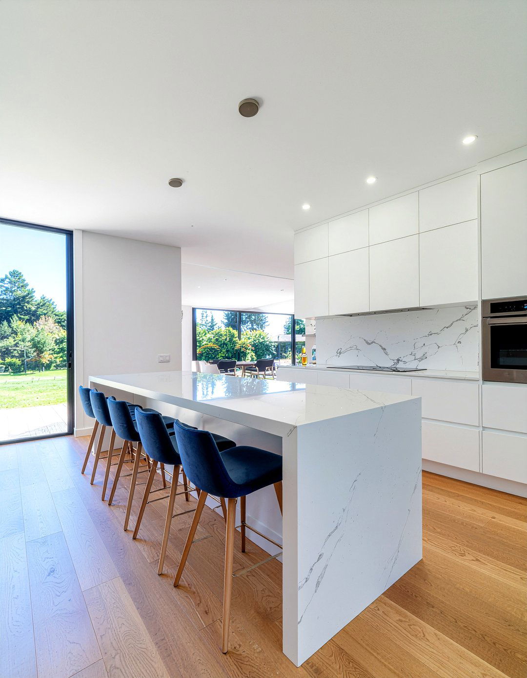 Full Height Backsplash - 30 easy-clean kitchen ideas