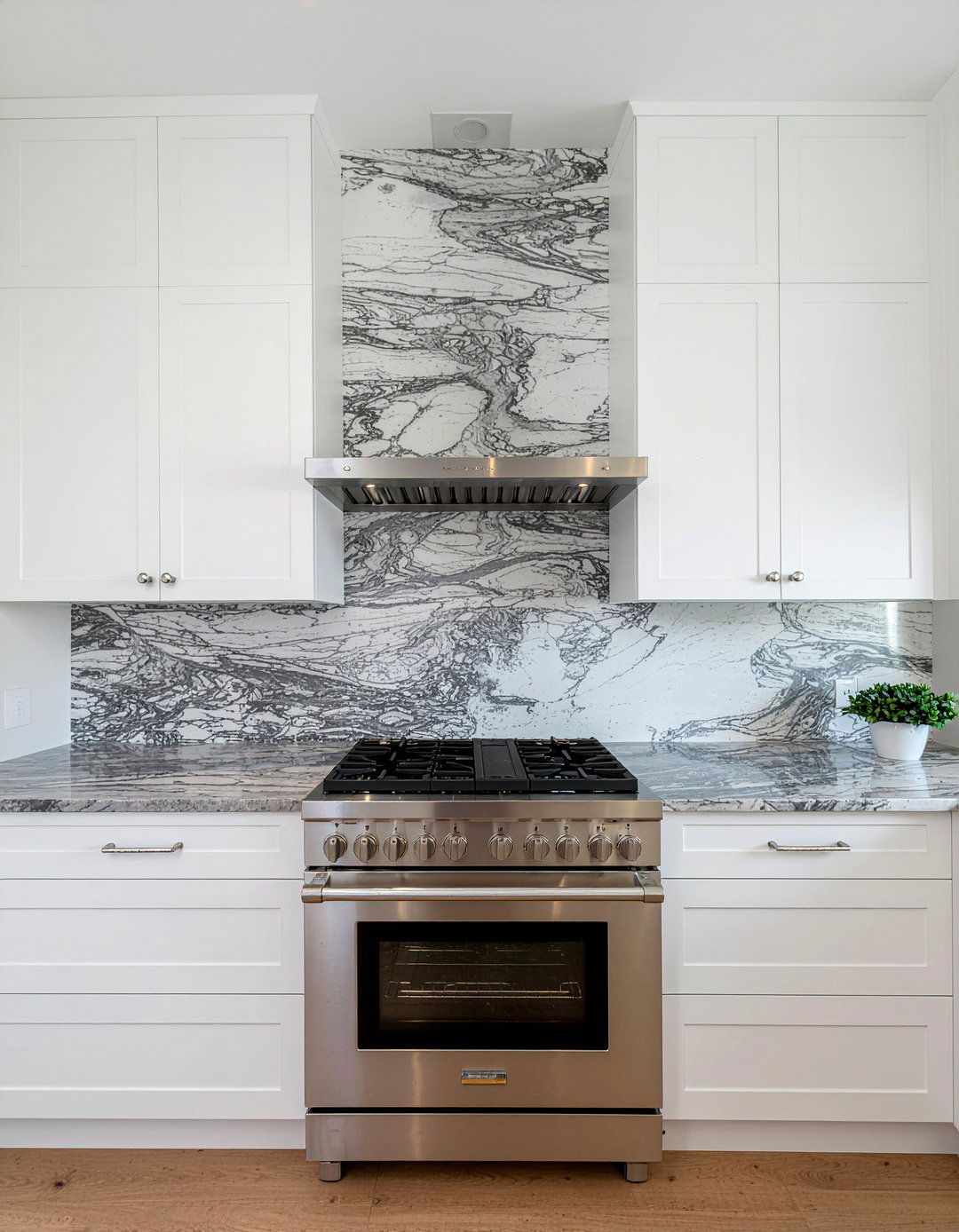 Full Height Marble Backsplash - 30 penthouse kitchen ideas