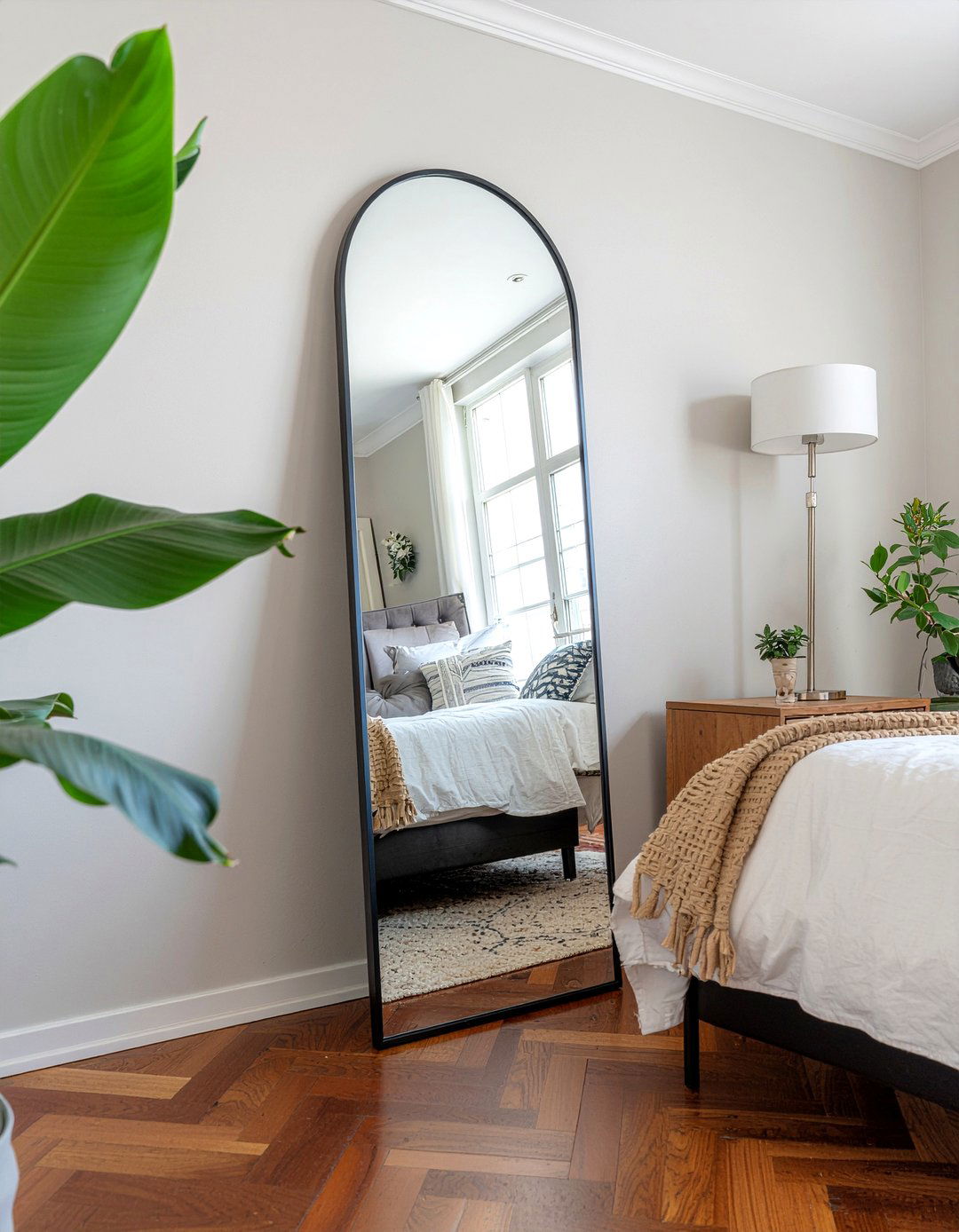 Full Length Mirror - 30 quick bedroom ideas