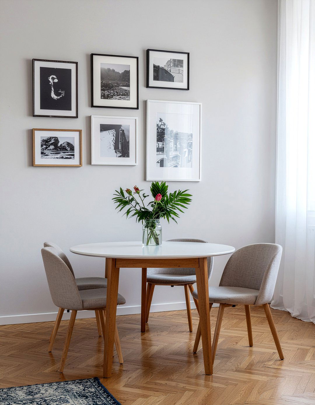 Gallery Wall - 30 romantic dining room ideas