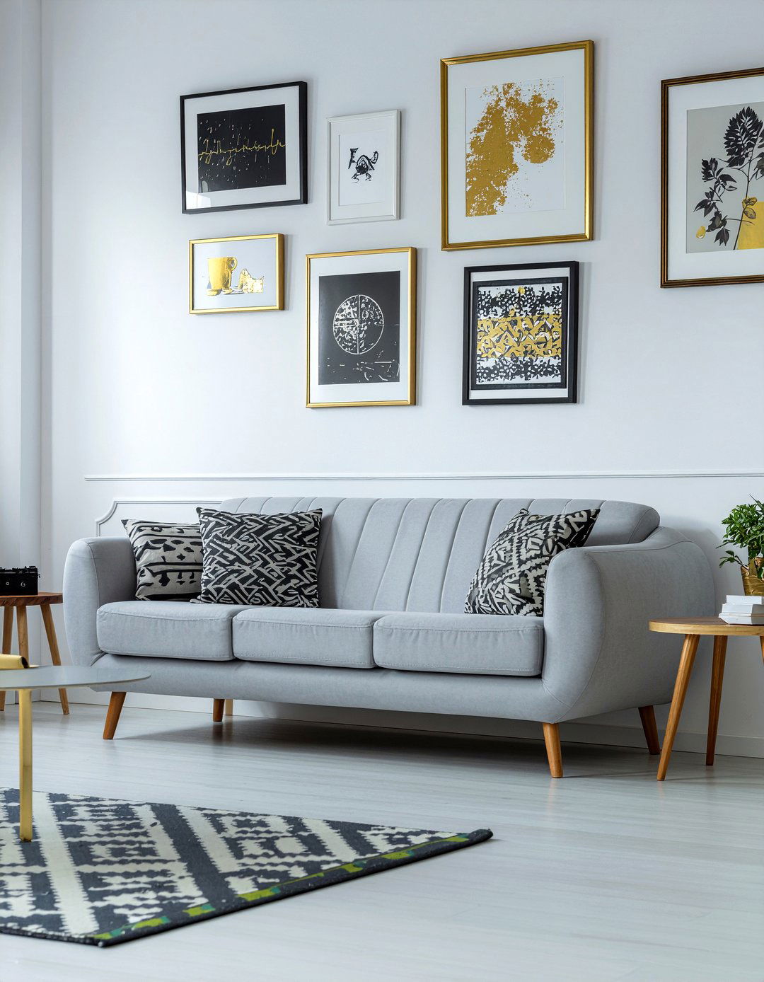 Gallery wall - 30 low cost living room ideas