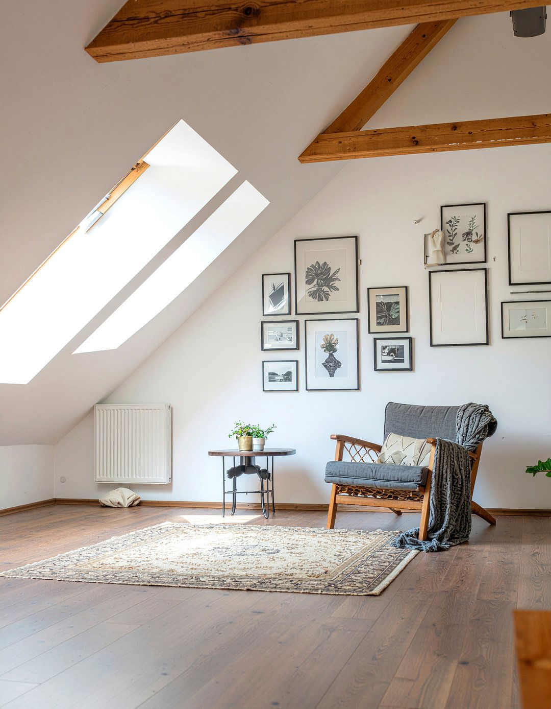 30 Stunning Sloped Ceiling Living Room Ideas for Your Home