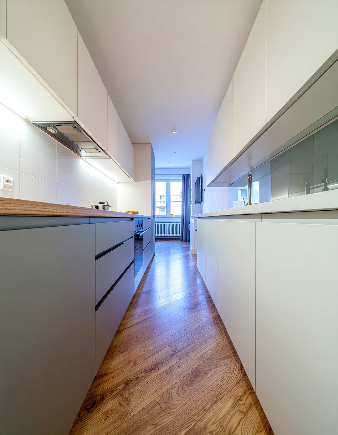 Galley kitchen aisle width - 30 kitchen dimension ideas