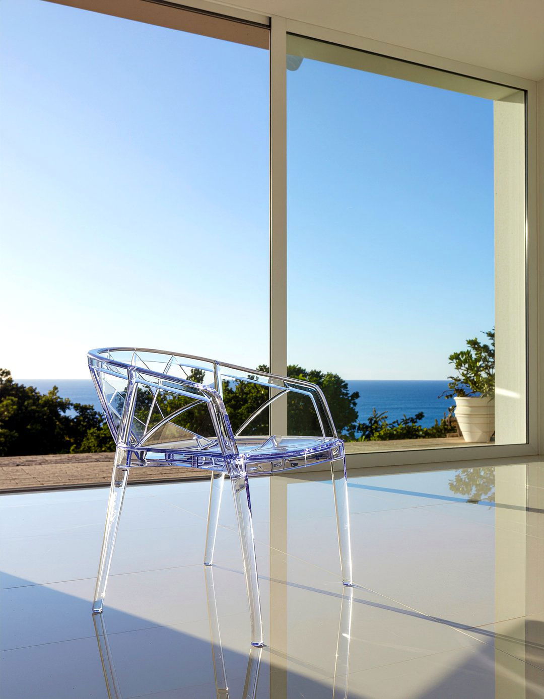 Geometric Clear Chair - 30 acrylic dining chair ideas