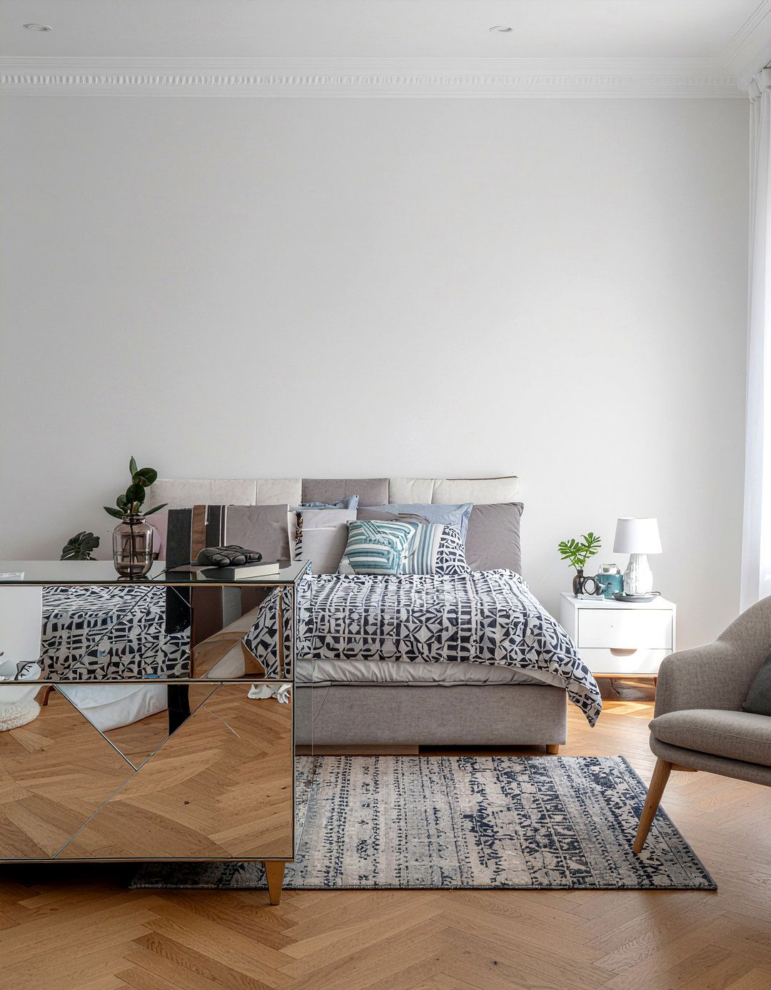 30 Beautiful Bedroom Mirrored Dressers for Modern Luxury