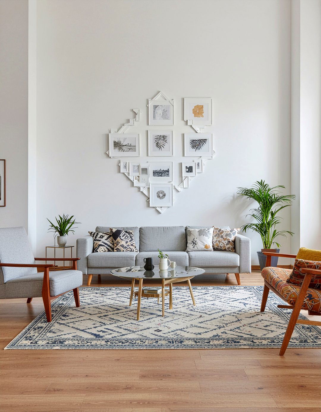 Geometric photo arrangement - 30 living room photo displays