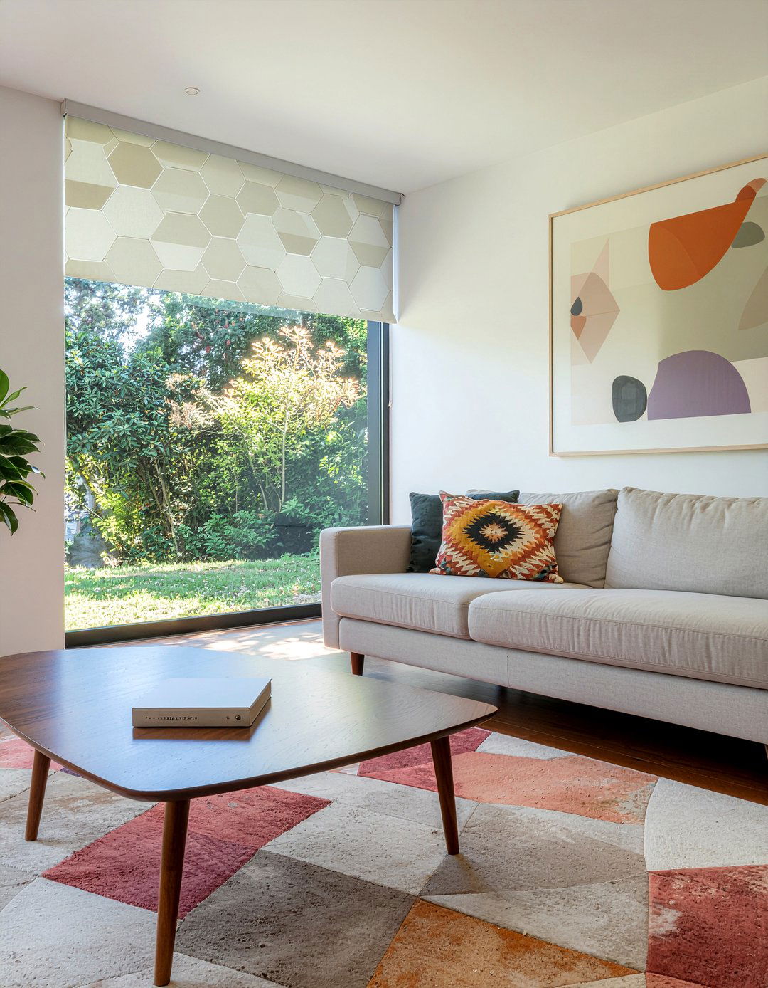 Geometric roman shades - 30 living room roman shades