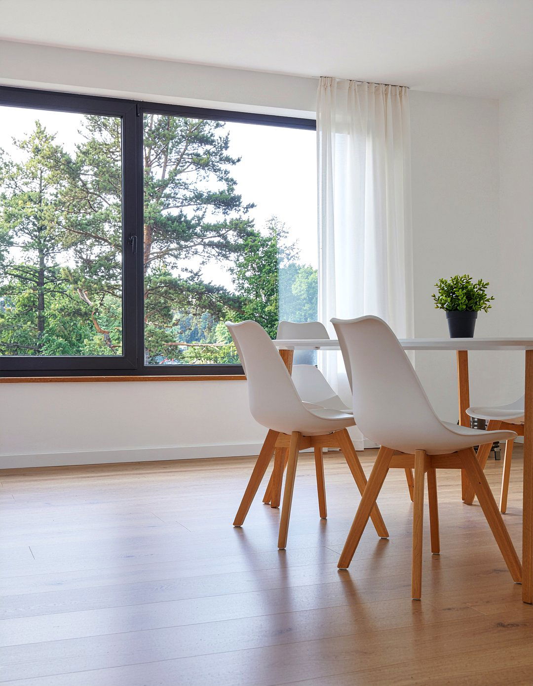 Ghost chair for minimalist dining room - 30 ghost dining chair ideas