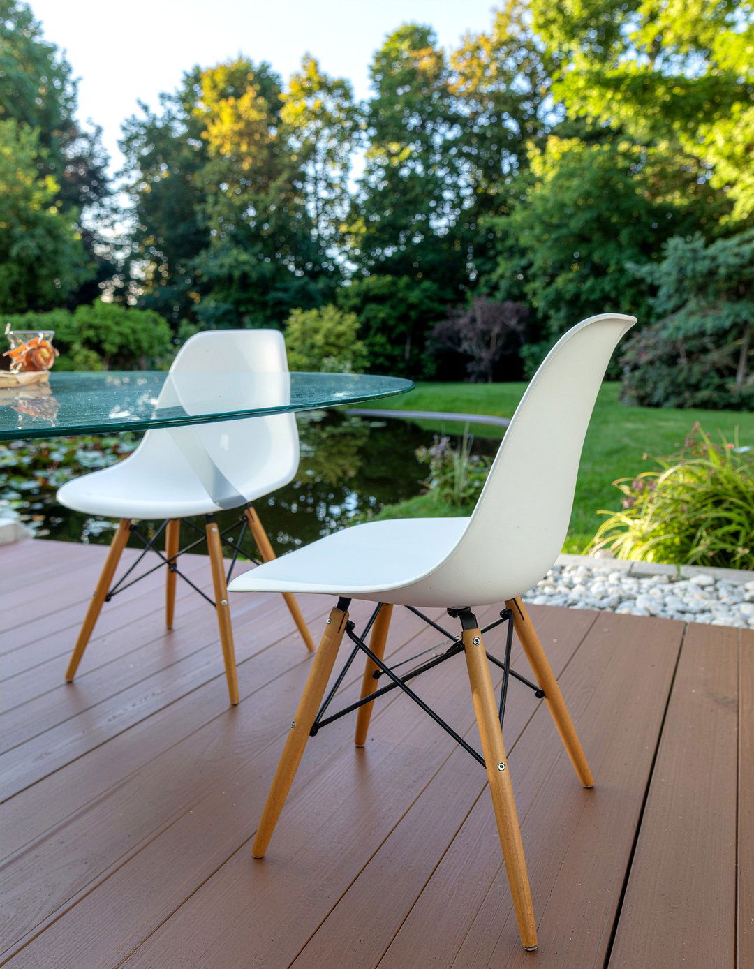 Ghost chair for outdoor dining - 30 ghost dining chair ideas