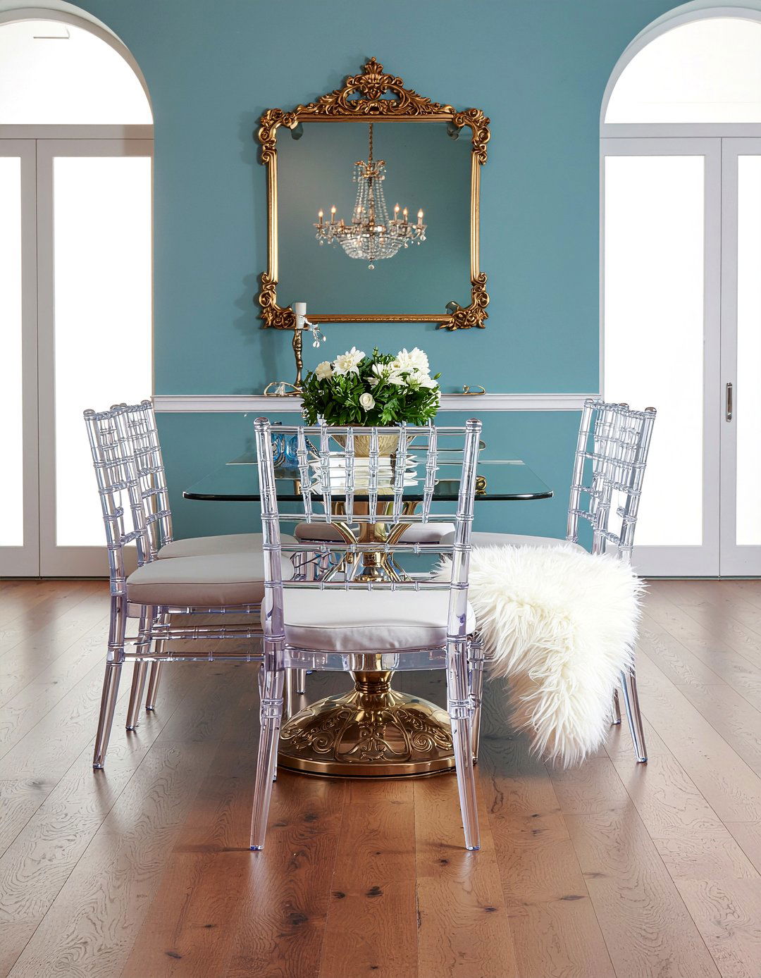Ghost chair in glam dining room - 30 ghost dining chair ideas