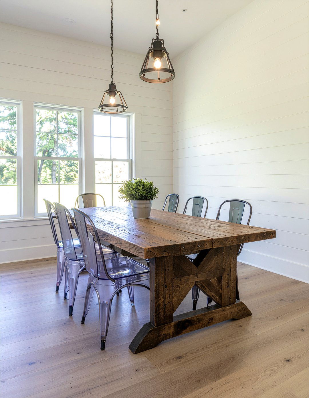 Ghost chair in modern farmhouse - 30 ghost dining chair ideas