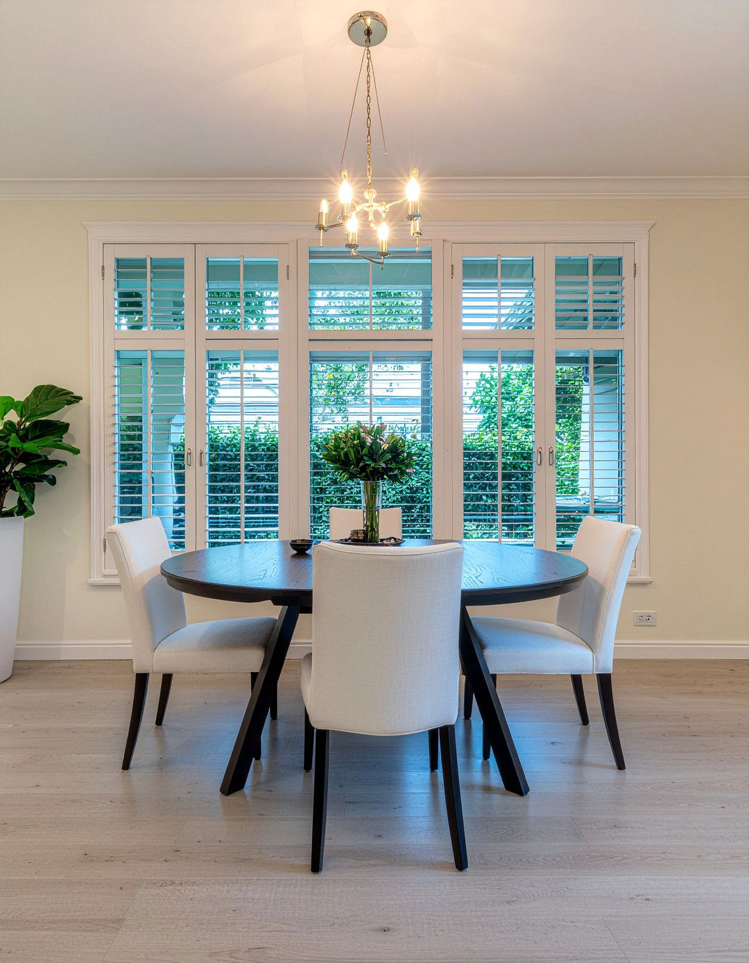 Ghost chair with dark wood table - 30 ghost dining chair ideas