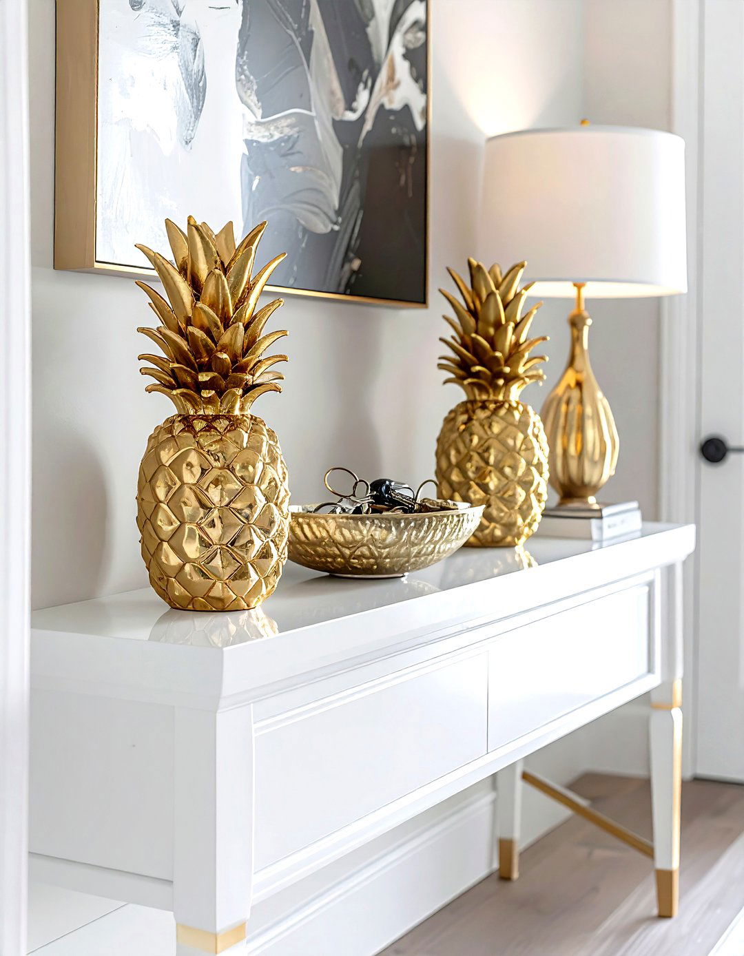 Gilded Pineapple Bookends - 30 decorative bookend ideas