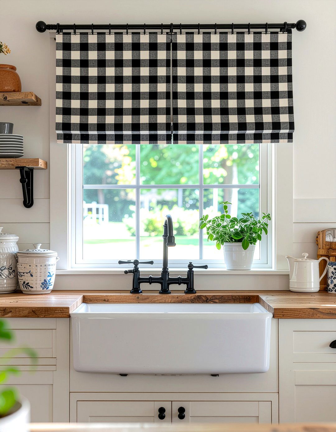 Gingham Kitchen Window Treatment - 30 kitchen cafe curtain ideas