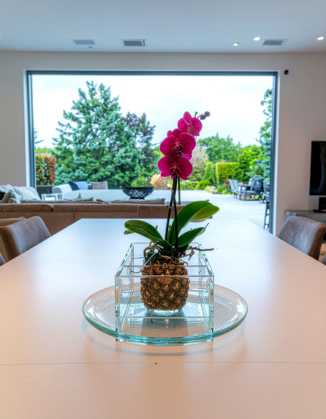 Glass Block Centerpiece - 30 low centerpiece dining ideas