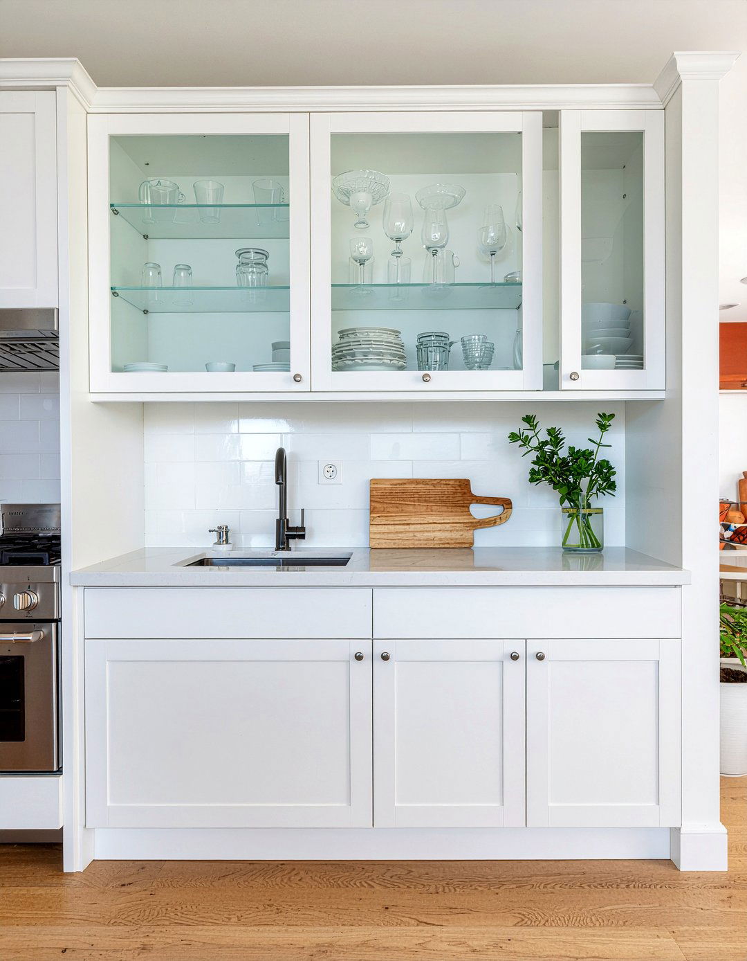 Glass Cabinet Doors - 30 easy-clean kitchen ideas