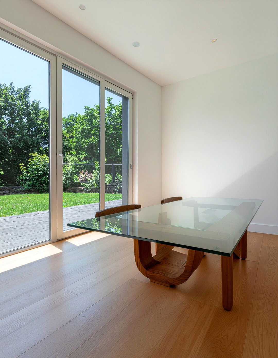 Glass Dining Table - 30 Nordic dining room ideas