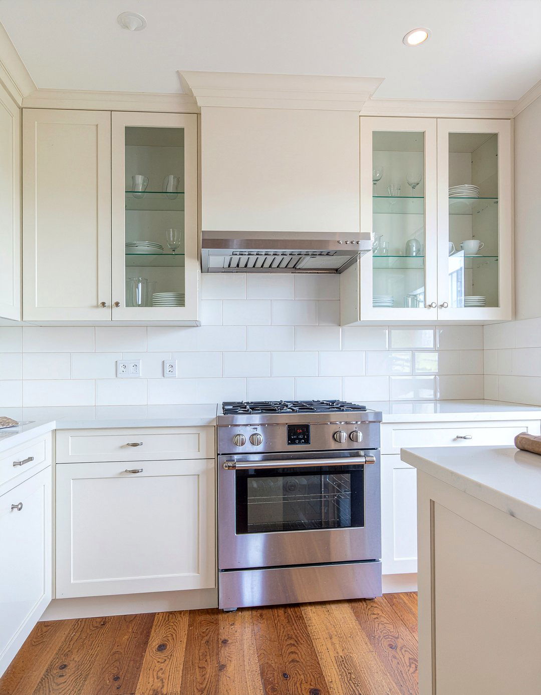 Glass Front Cabinets - 30 French kitchen ideas