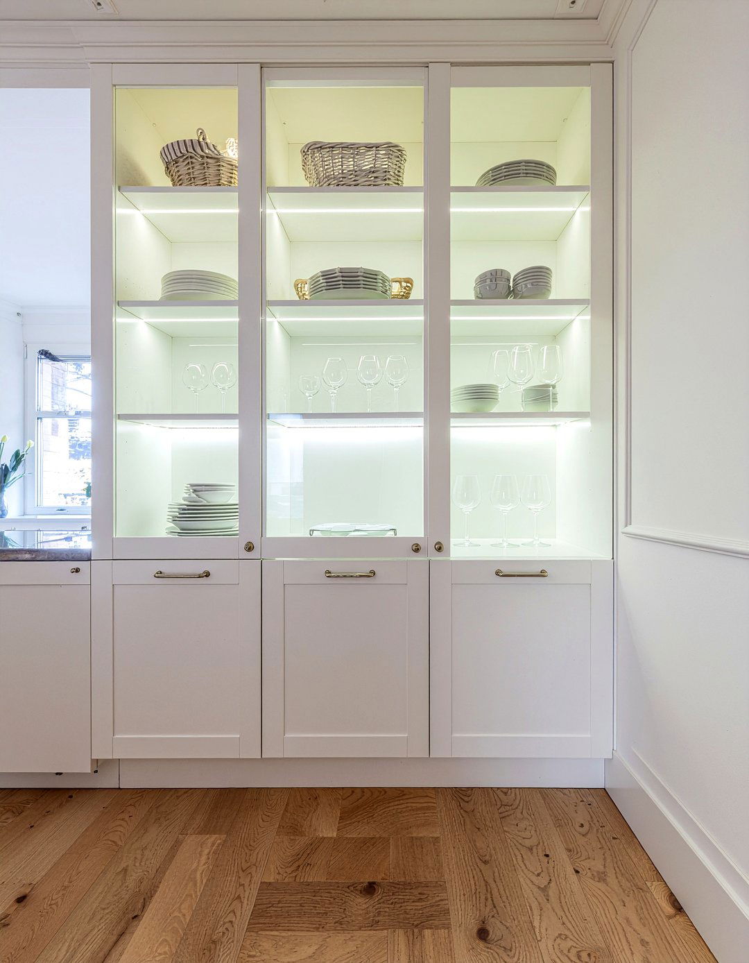 Glass Front Cabinets - 30 chef kitchen ideas