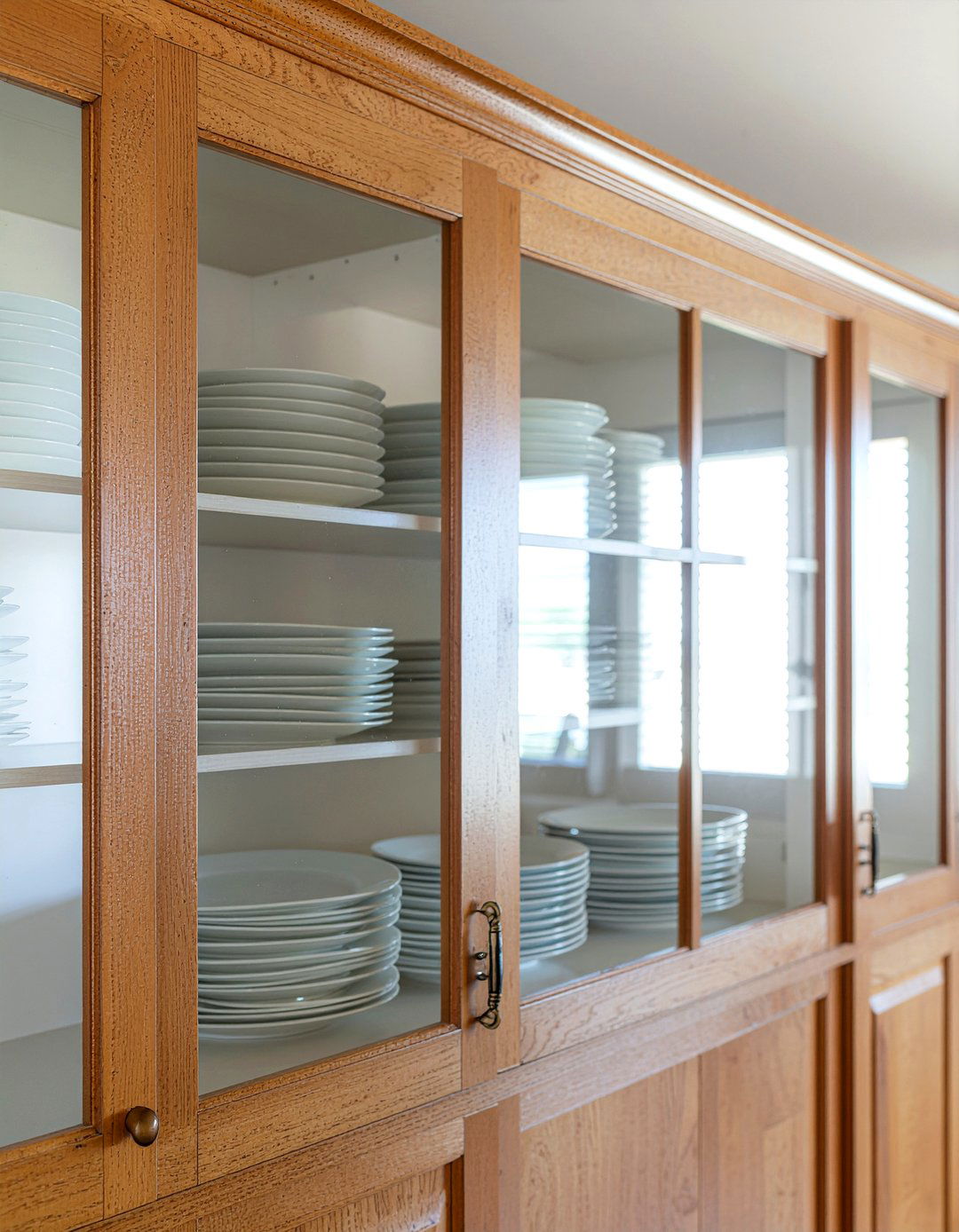 Glass Front Cupboards - 30 English farmhouse kitchen ideas