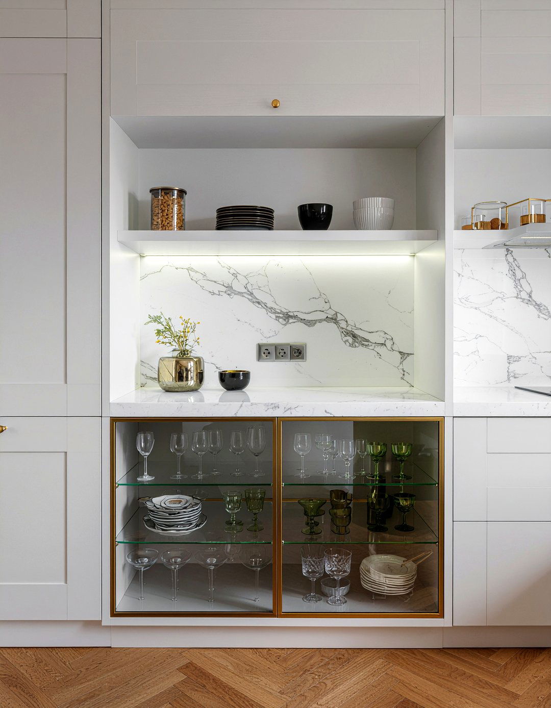 Glass Front Kitchen Cabinets - 30 glam kitchen ideas