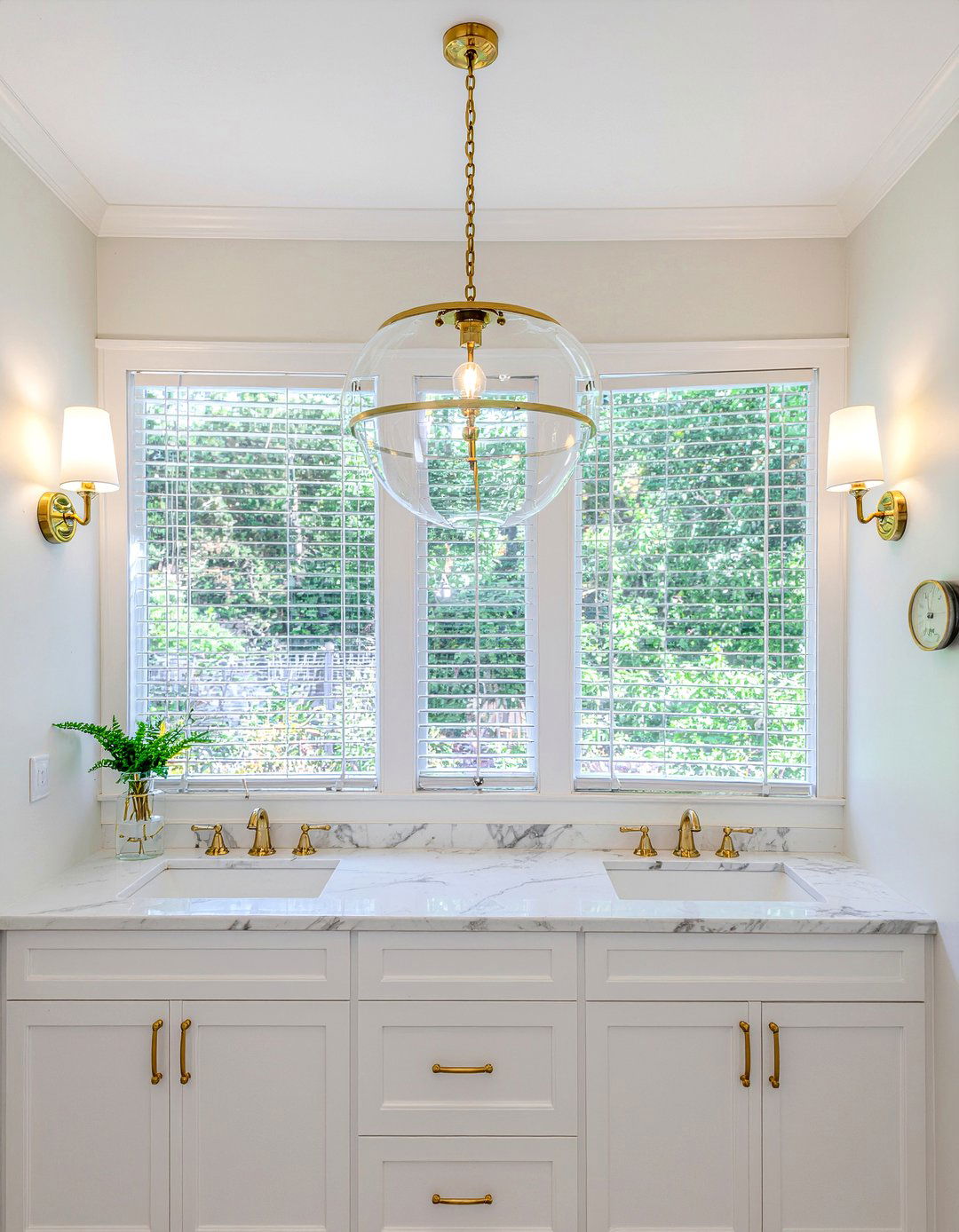 Glass Globe Pendant - 30 bathroom pendant light ideas