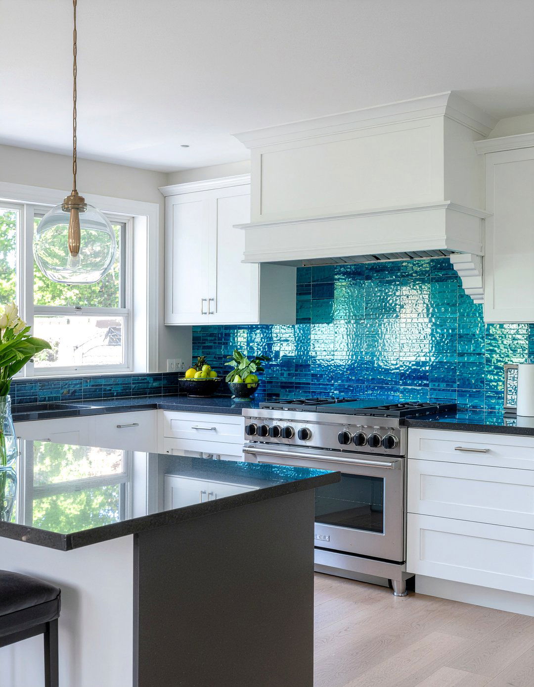 Glass Mosaic Tile - 30 kitchen backsplash ideas