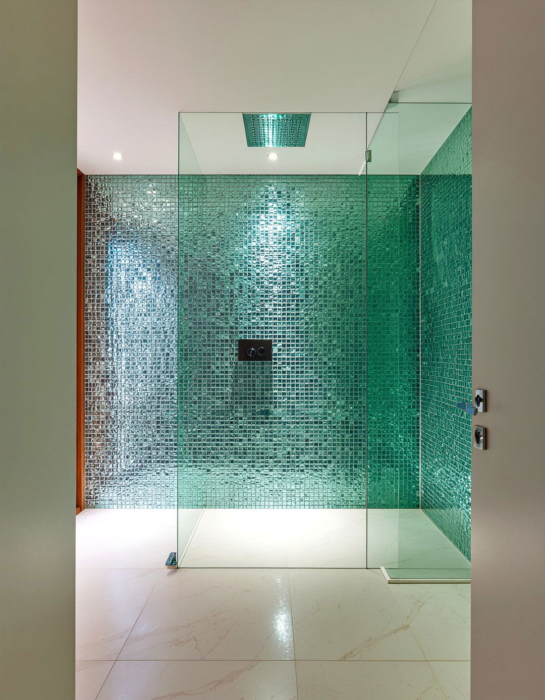 Glass Tile - 30 bathroom material ideas