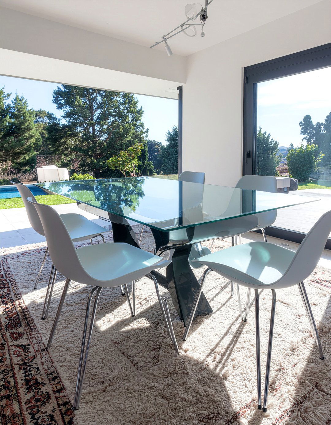 Glass Top Dining Table - 30 everyday dining room ideas