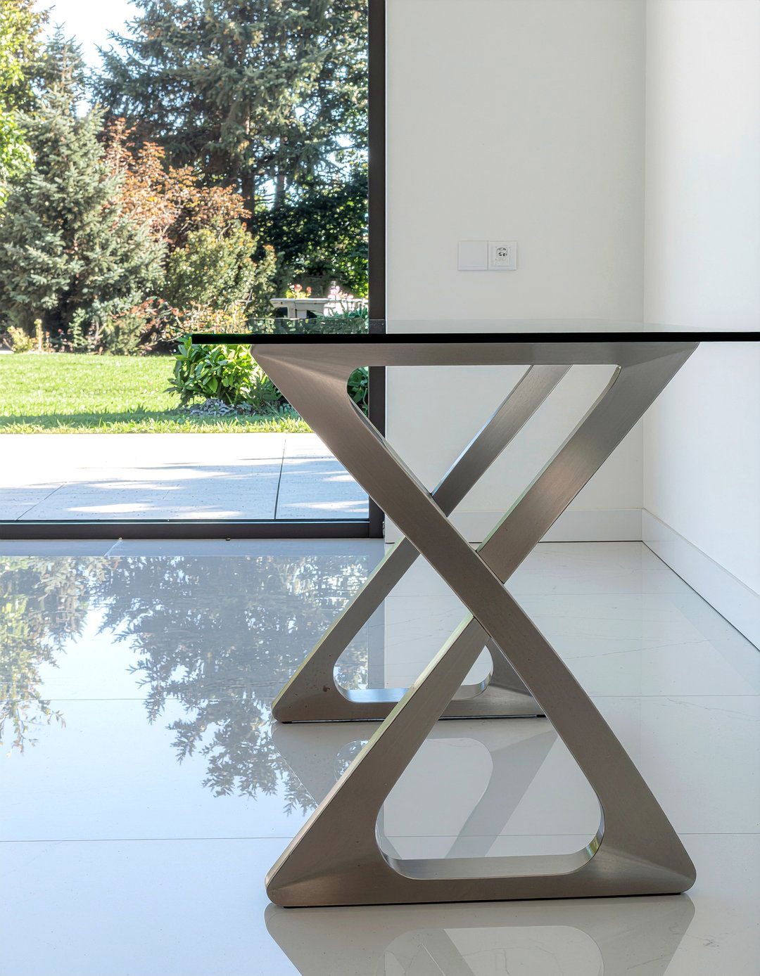 Glass Top Metal Base Table - 30 metal dining table ideas