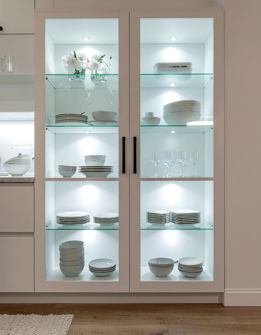 Glass front cabinet lighting - 30 accent lighting kitchen ideas