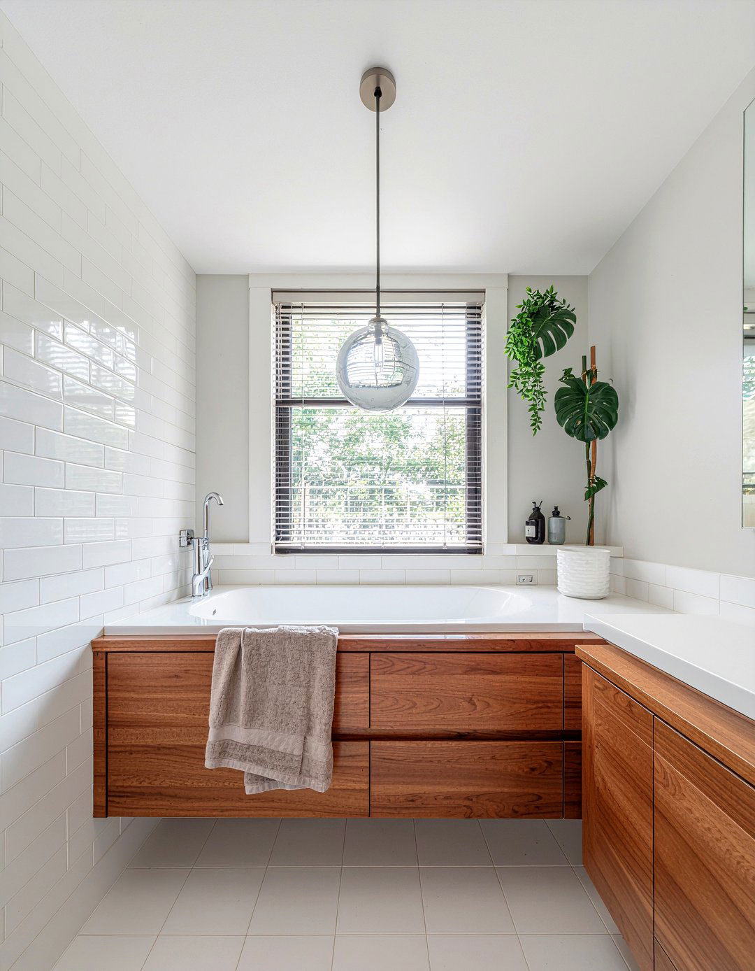 Glass globe pendant - 30 bathroom accent lighting ideas