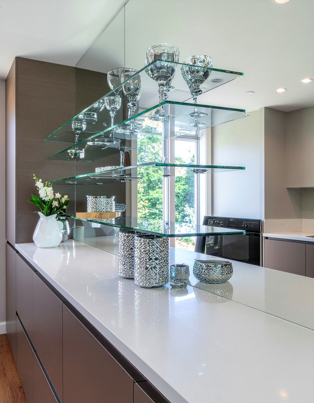 Glass shelves on mirrored backsplash - 30 open shelf backsplash kitchen ideas