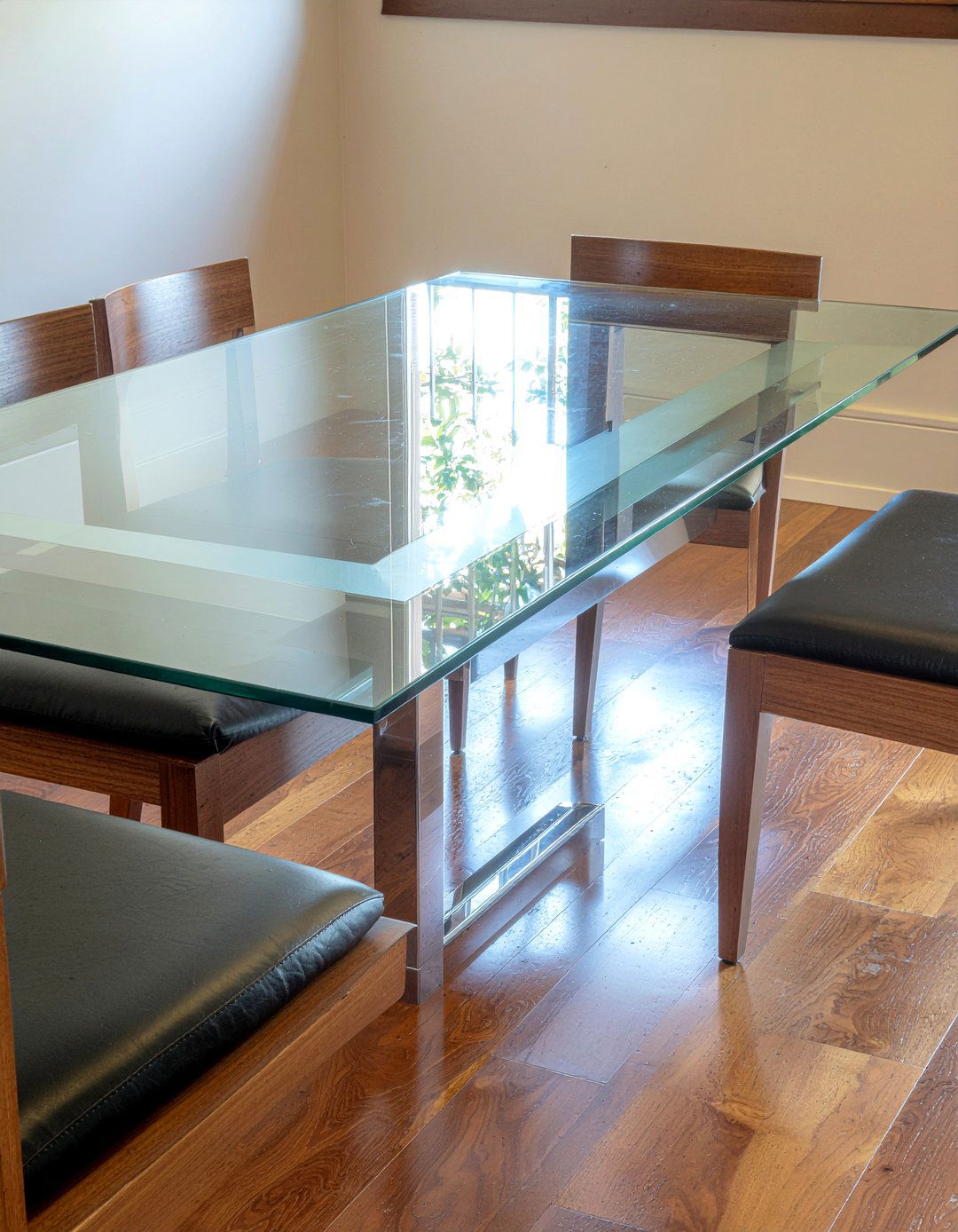 Glass table with metal and wood - 30 dining room finish mixing ideas