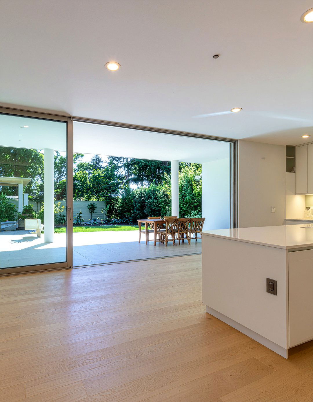 Glass walled kitchen with seamless outdoor flow - 30 architect designed kitchen ideas