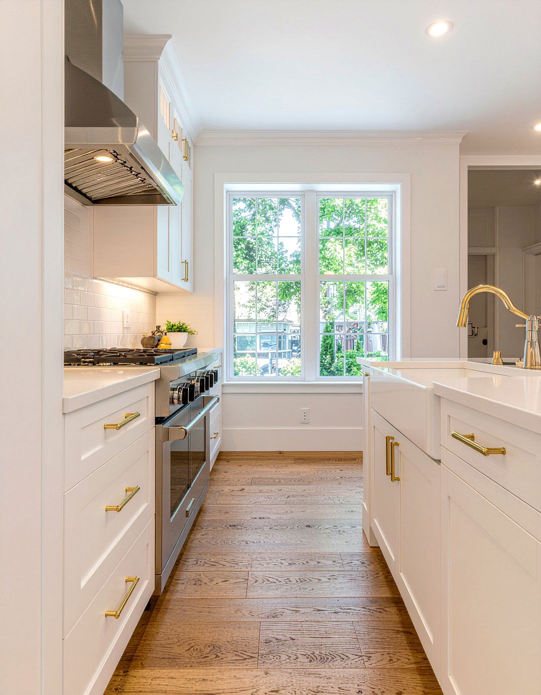 Gold And Silver Hardware - 30 kitchen finish mixing ideas