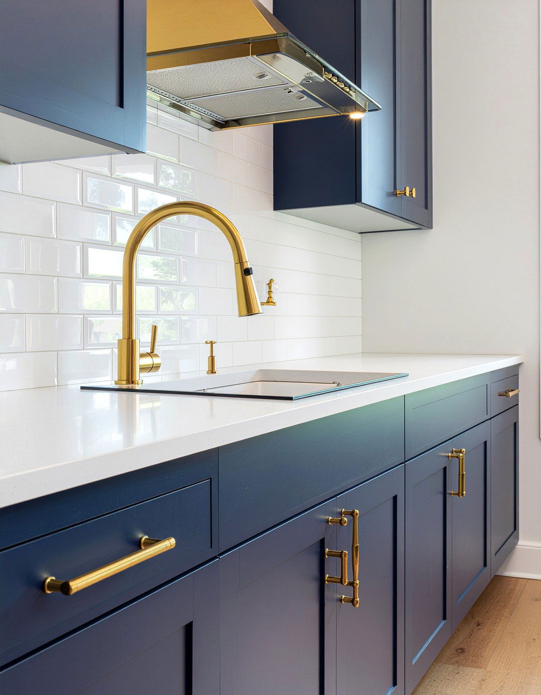 Gold Brass Hardware - 30 award-winning kitchen ideas