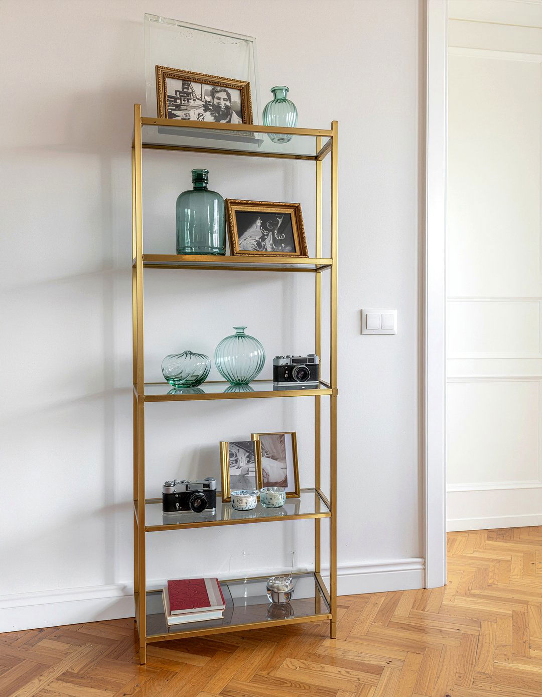 Gold Etagere - 30 living room brass furniture ideas