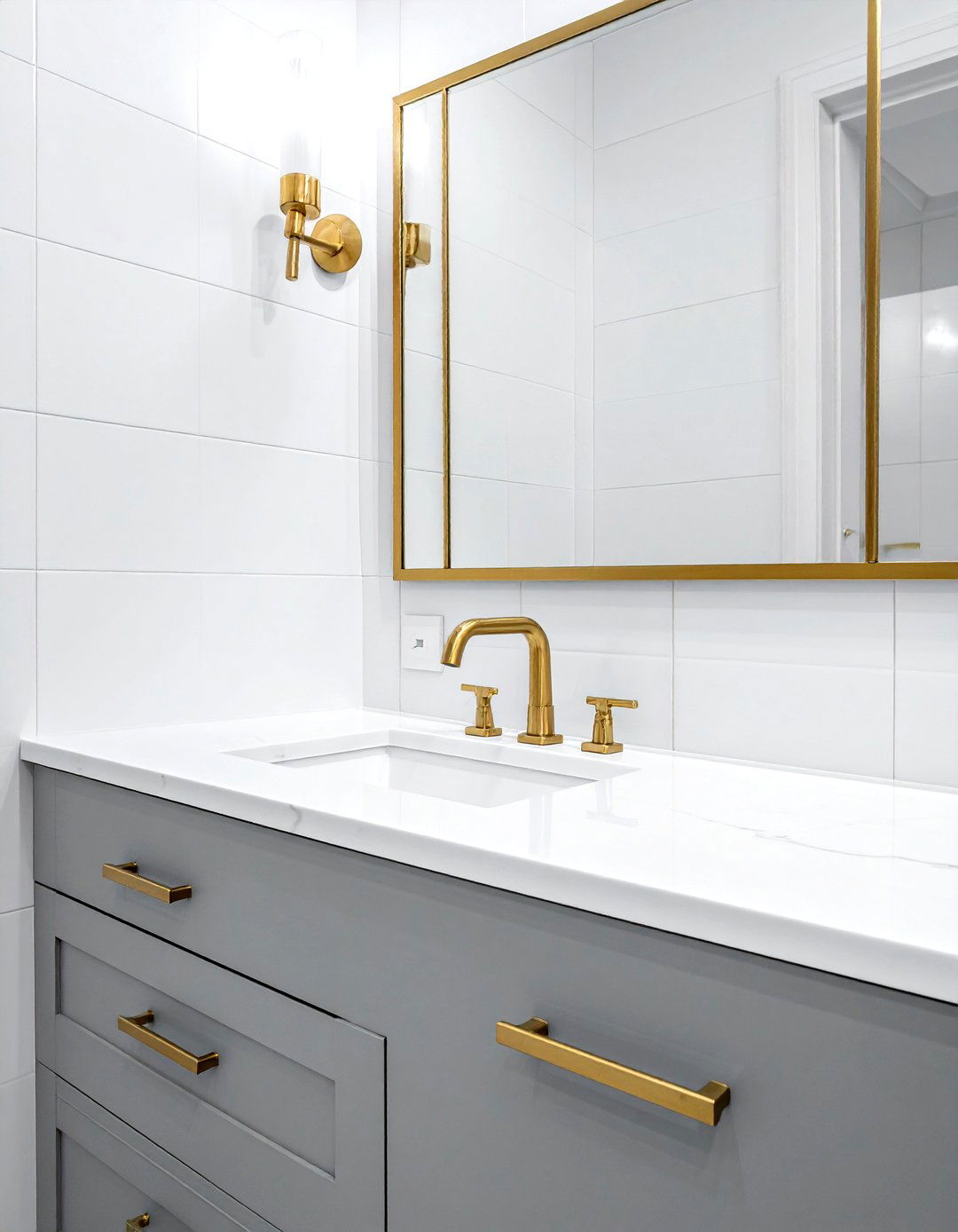 Gold Hardware Vanity - 30 bathroom vanity ideas