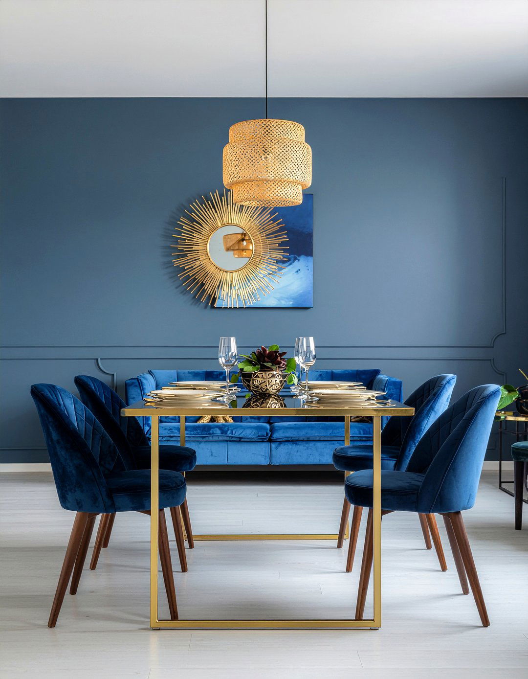 Gold Metal Dining Accent - 30 elegant dining room ideas