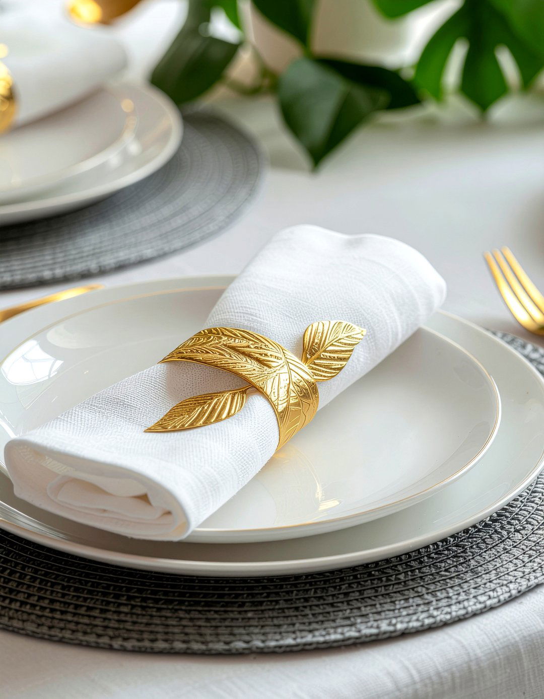 Gold Napkin Ring - 30 gold dining room ideas