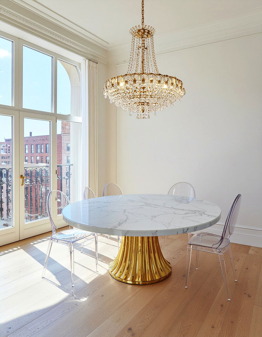 Gold Pedestal Table - 30 Hollywood regency dining room ideas