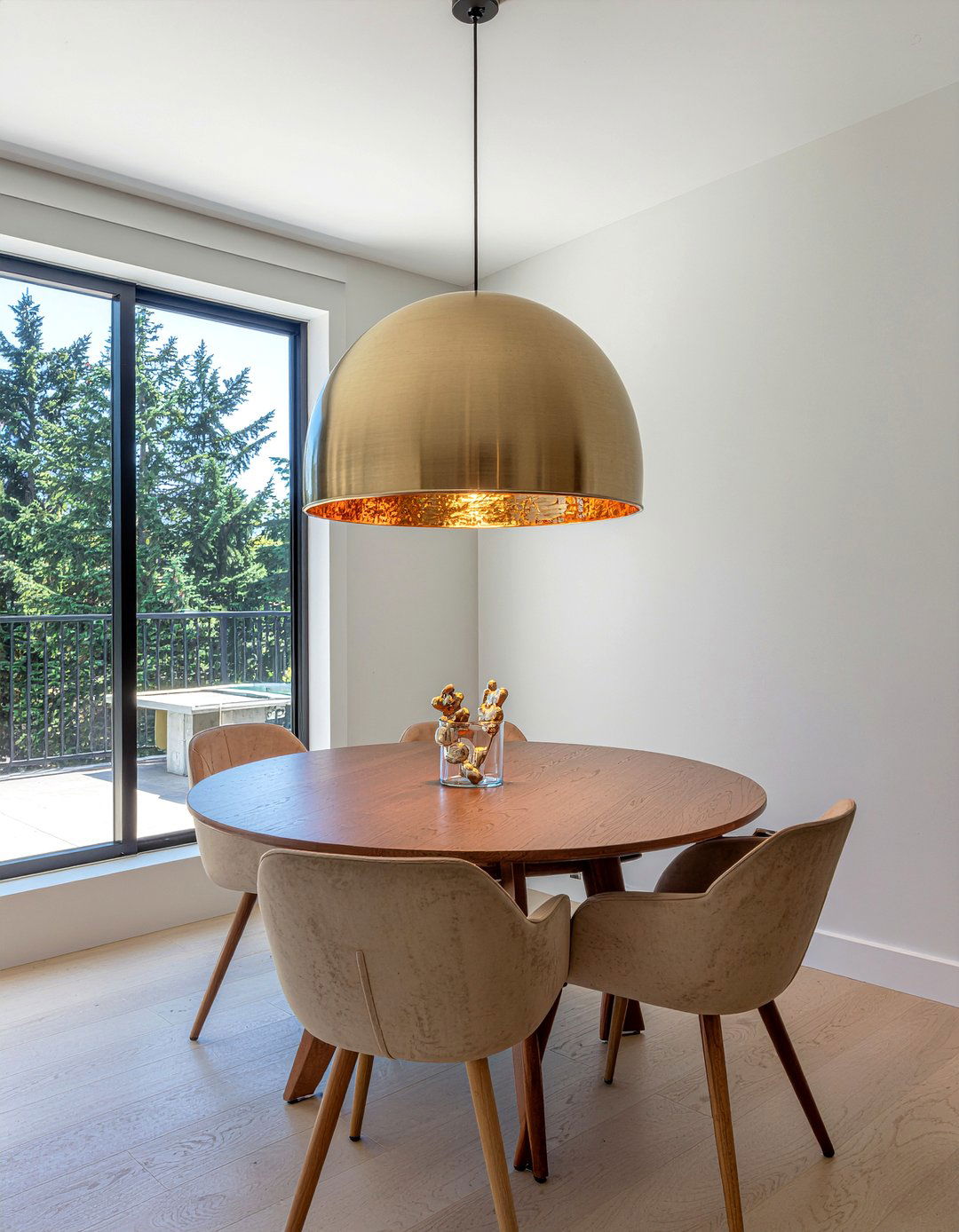 Gold Pendant Light - 30 gold dining room ideas