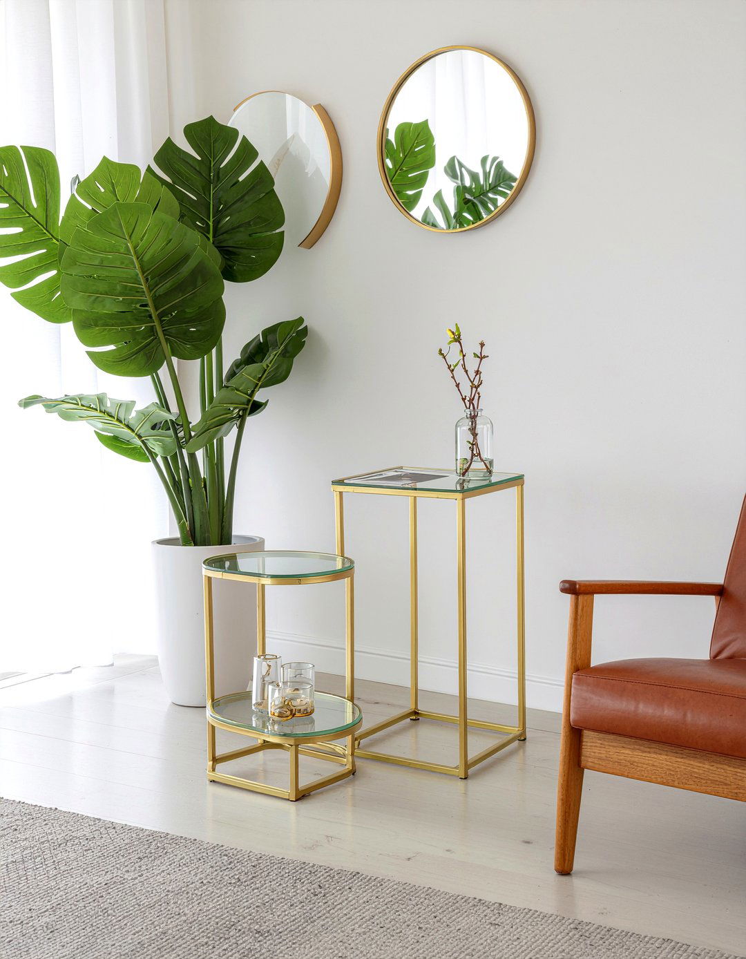 Gold accent furniture - 30 mid-century glam living room ideas